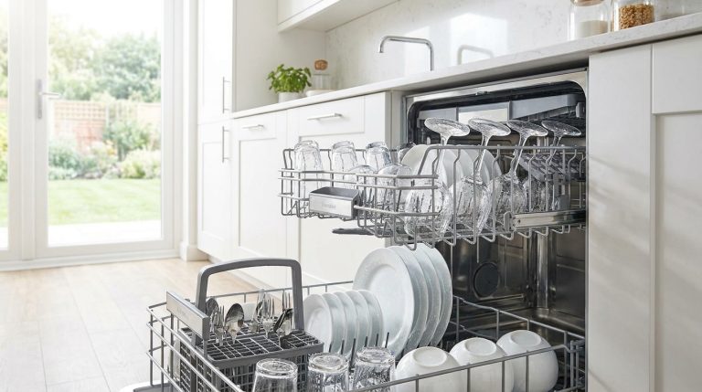 découvrez comment un mode méconnu de votre lave-vaisselle peut réduire significativement votre facture d'électricité après seulement un mois d'utilisation.