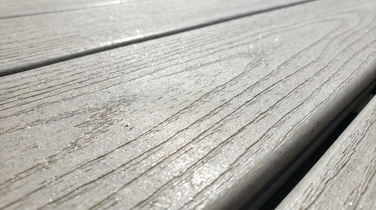 découvrez ce revêtement innovant qui garde votre terrasse fraîche même par plus de 35 °c, pour profiter d'un extérieur confortable sans souffrir de la chaleur.